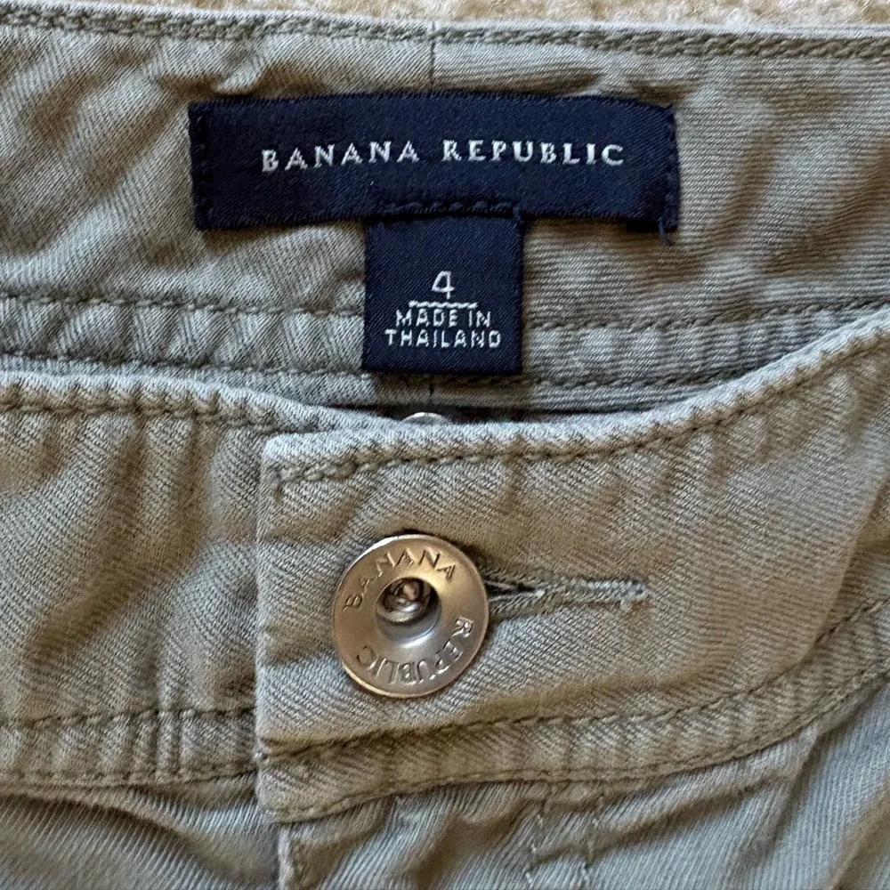 Banana Republic Women’s Low Rise Wide Leg Cargo Utility Pants. Size 4.